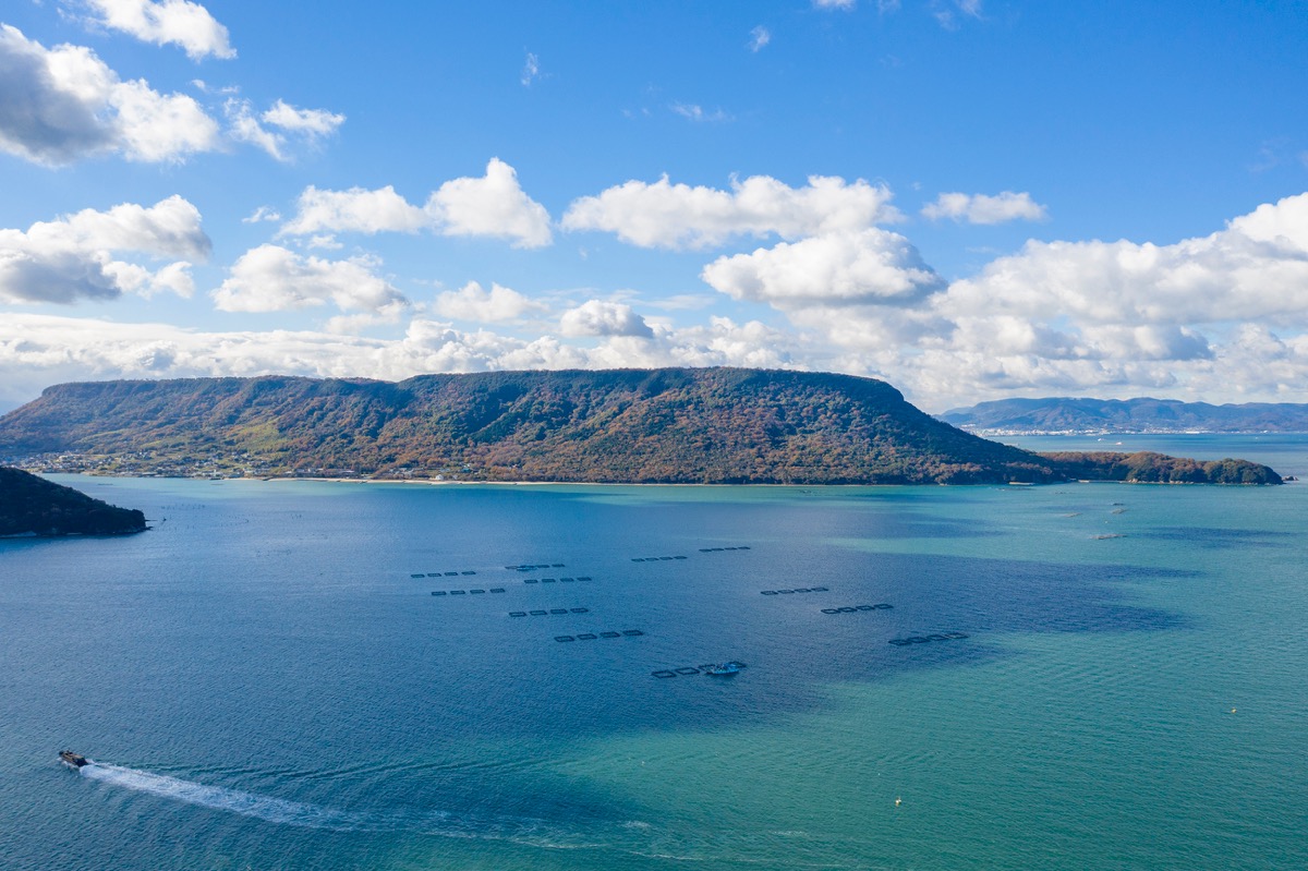 写真05：北東の海上からの全景３