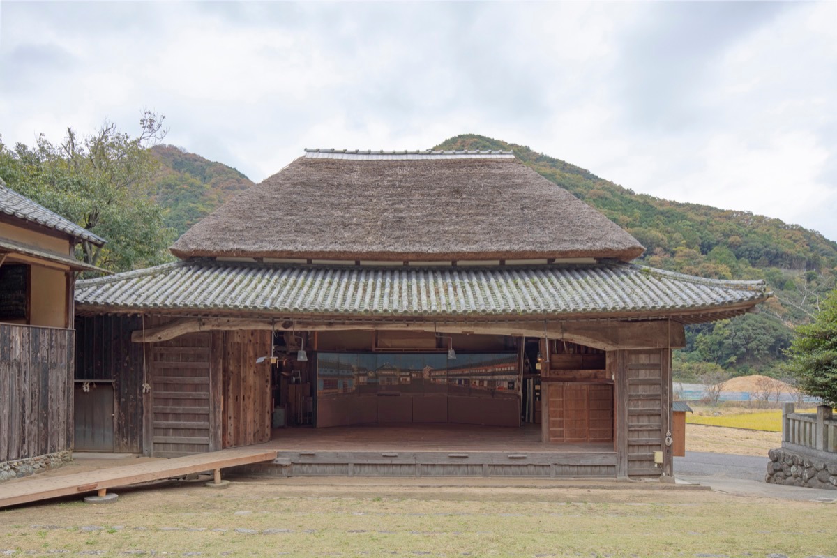 写真02：舞台（正面）