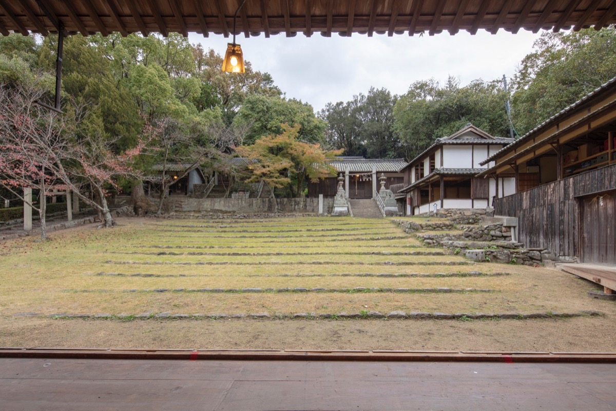 写真06：舞台前面の桟敷