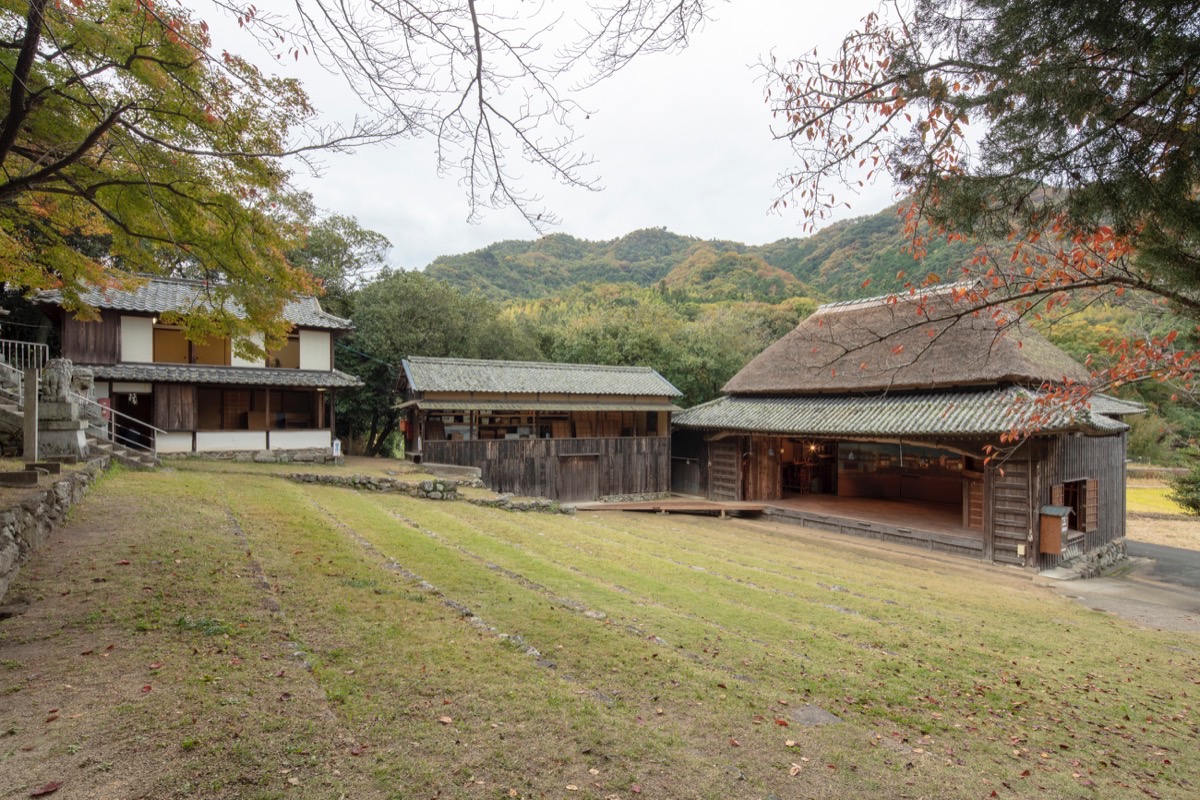 肥土山の舞台