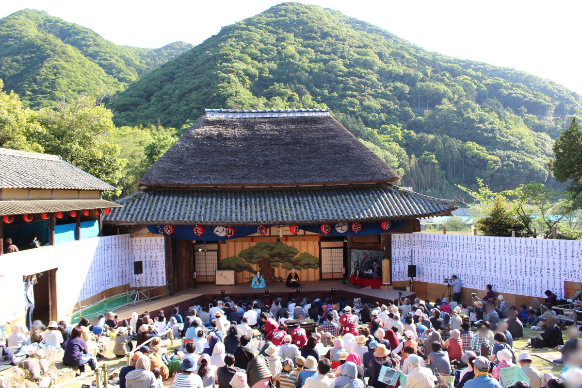 写真10：奉納歌舞伎の様子