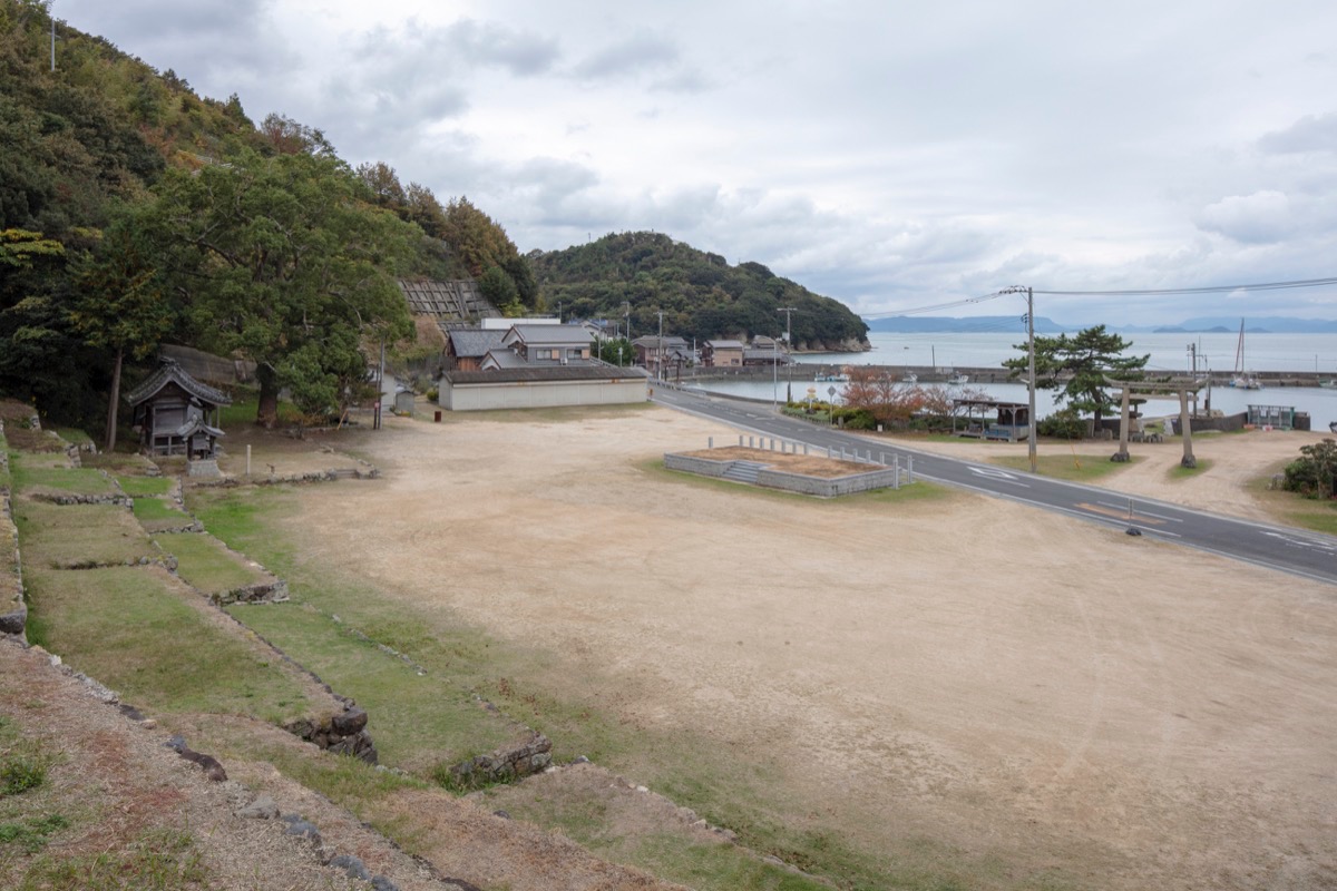 写真05：桟敷前面の馬場　