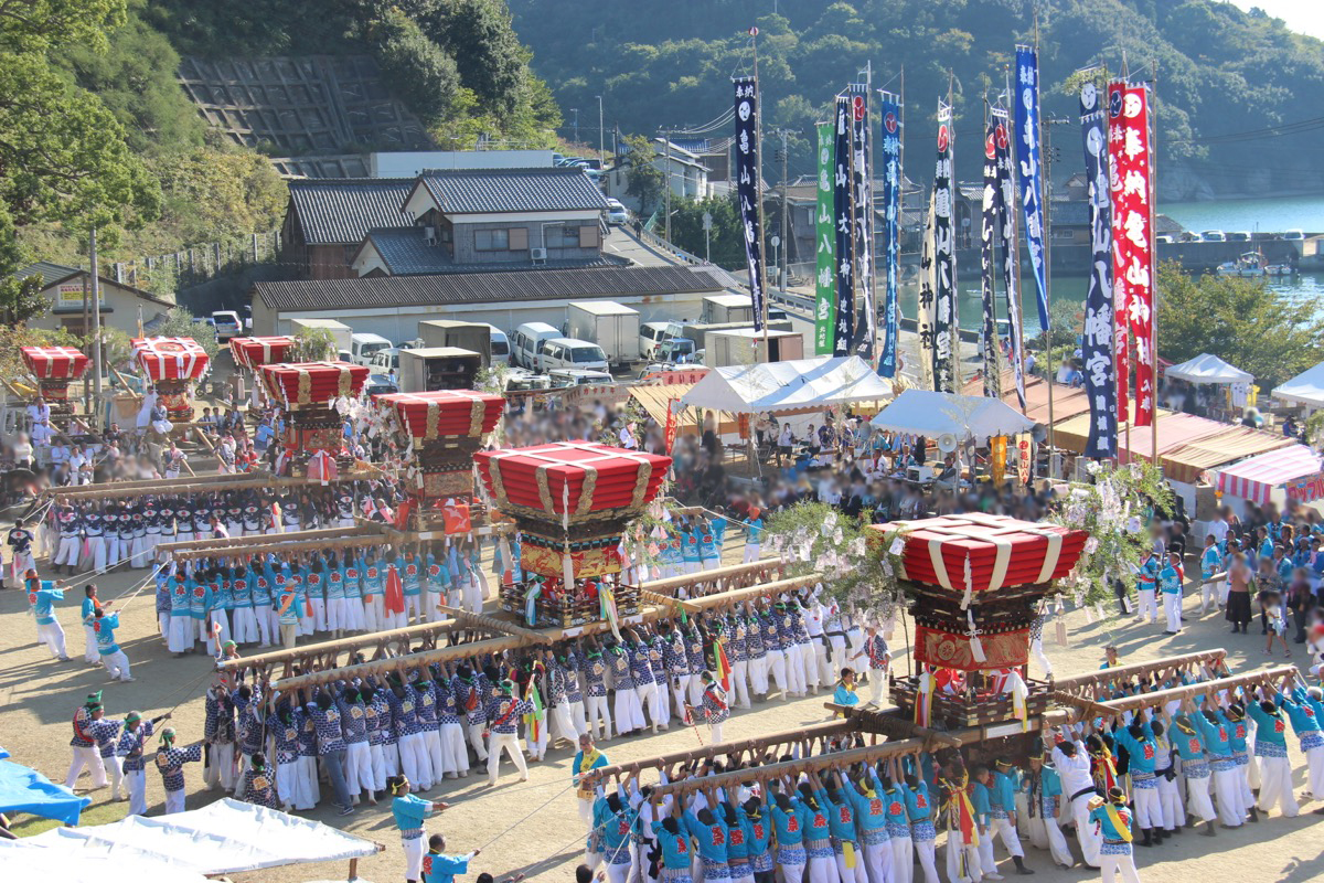 写真06：桟敷から見た太鼓台奉納の様子（小豆島町教育委員会提供）