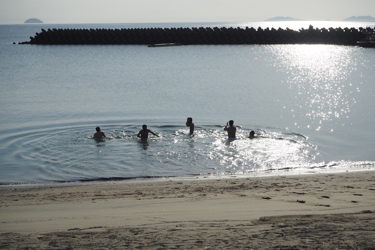 写真03：浜での潮垢離