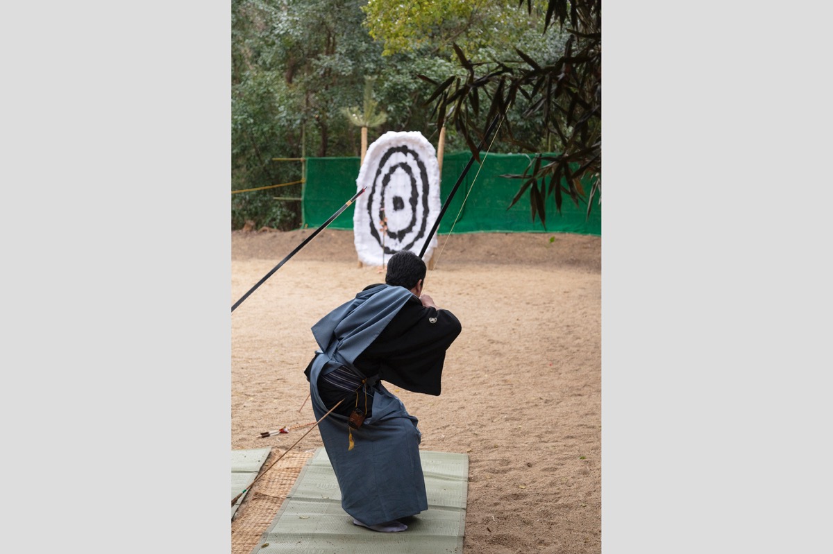 写真06：射手による弓射２