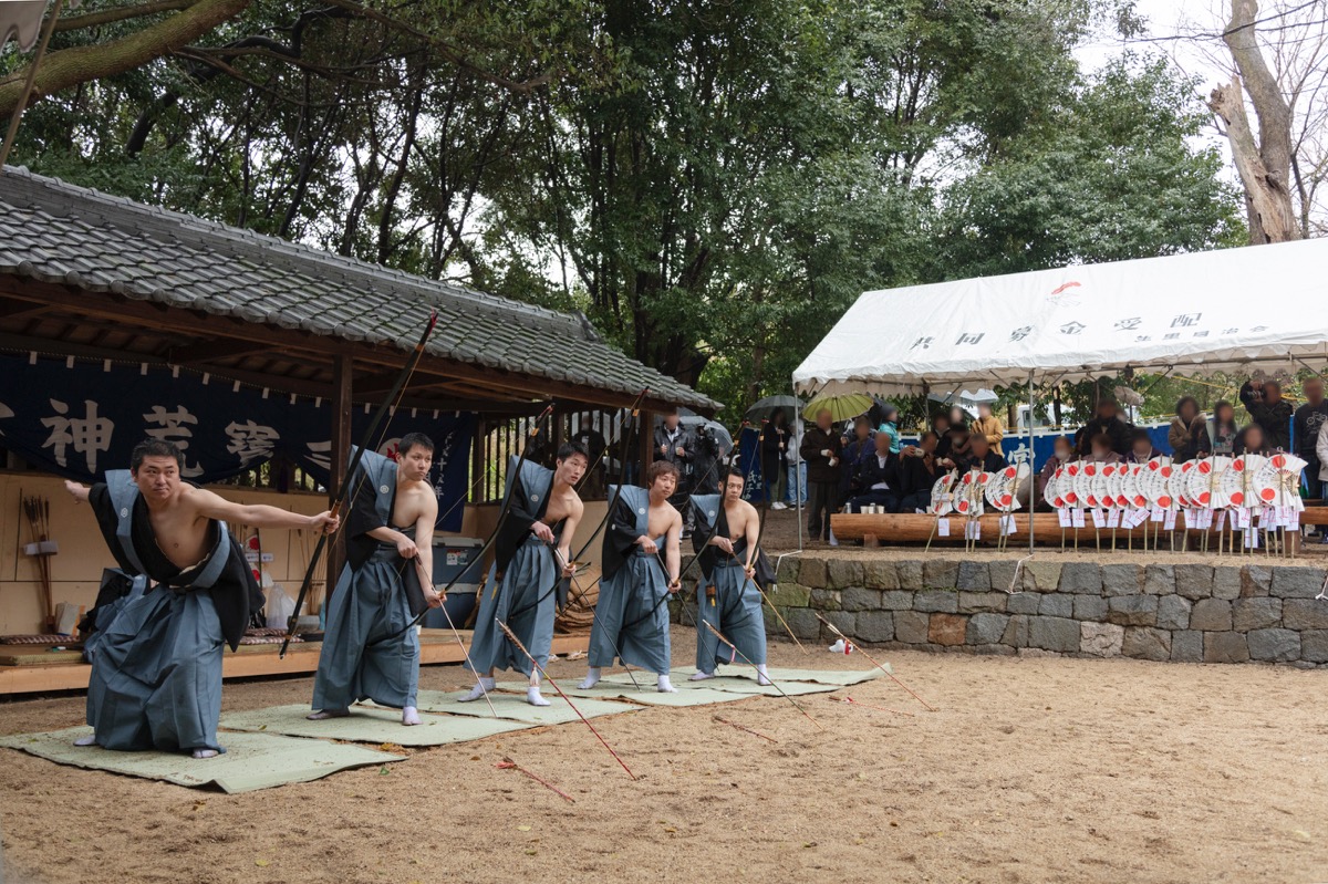 写真08：射手による弓射４