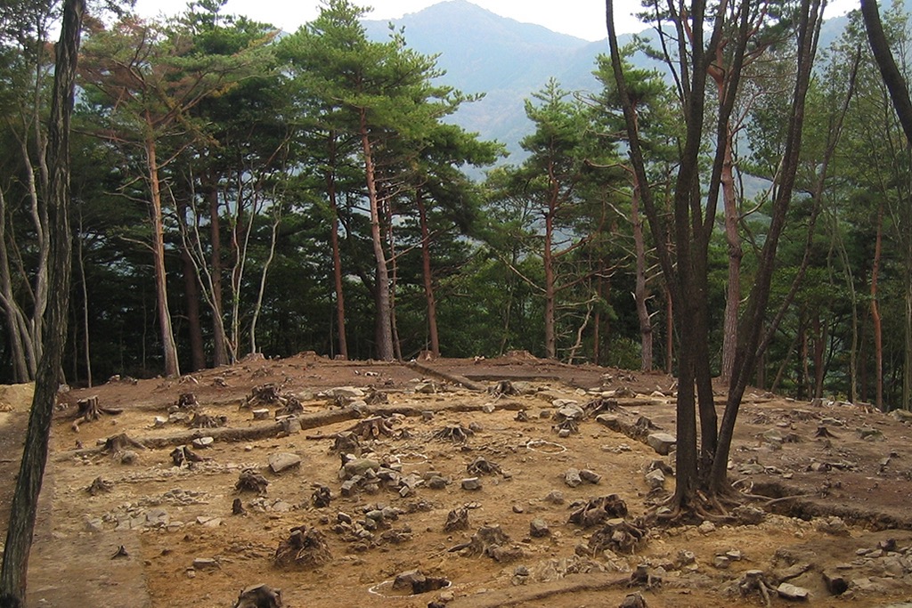 写真08：割拝殿跡（まんのう町教育委員会提供）
