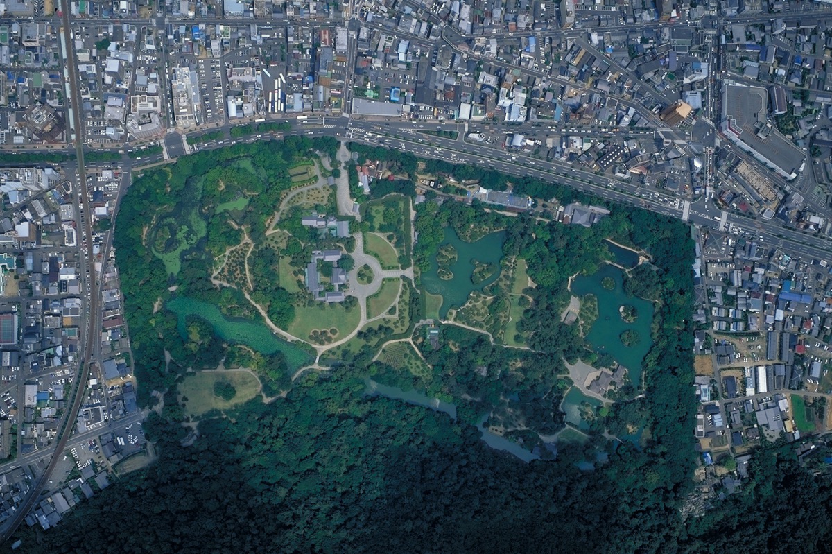 写真02：上空からの全景