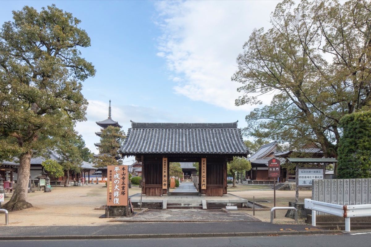 写真02：仁王門