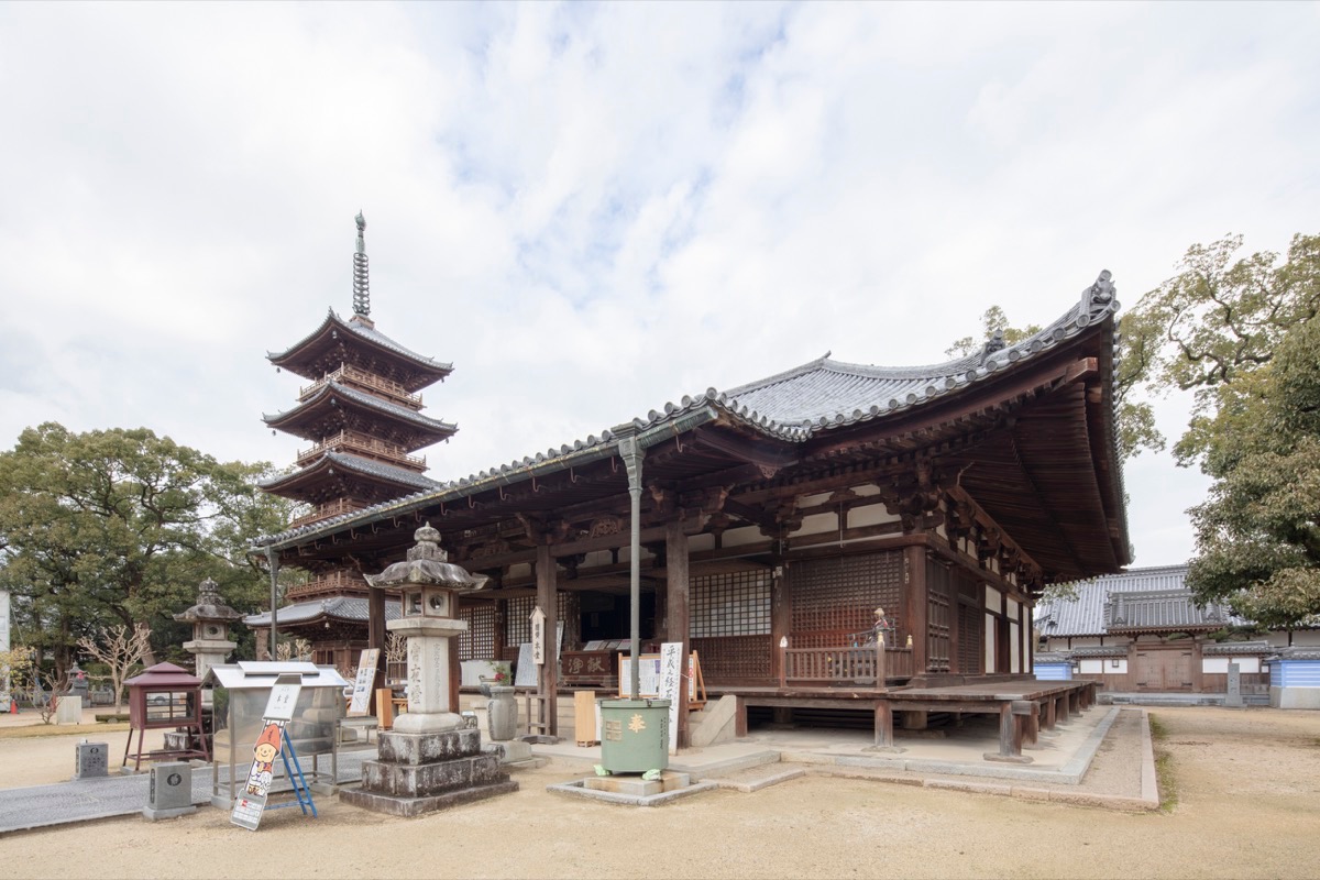第七十番札所　　本山寺