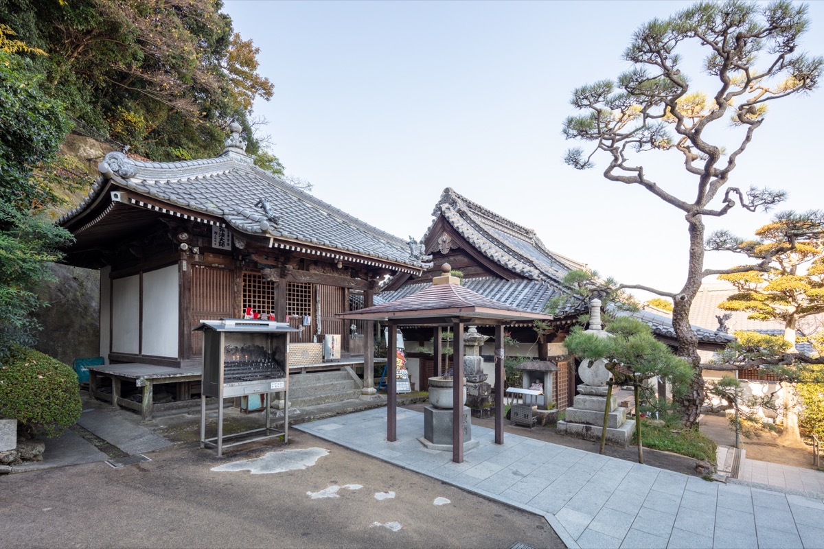 写真06：大師堂と本堂