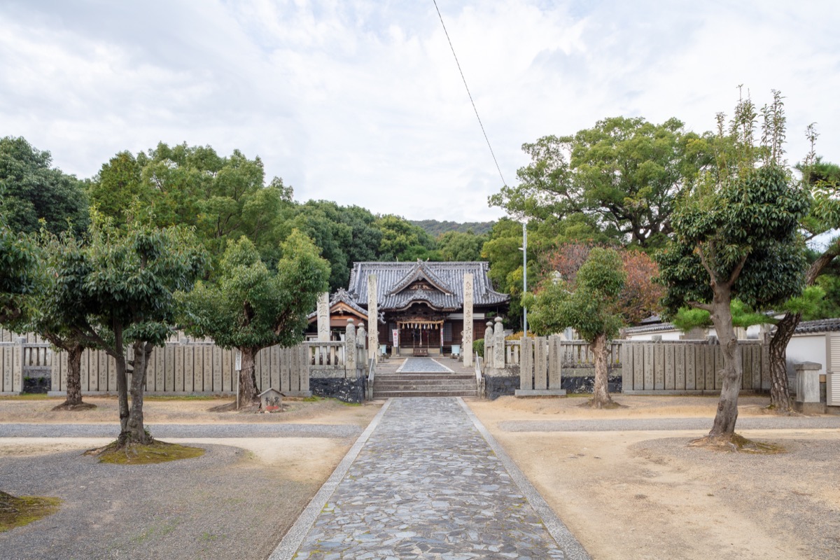写真04：参道から白峰宮