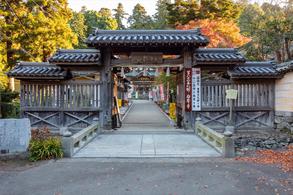 写真02：七棟門