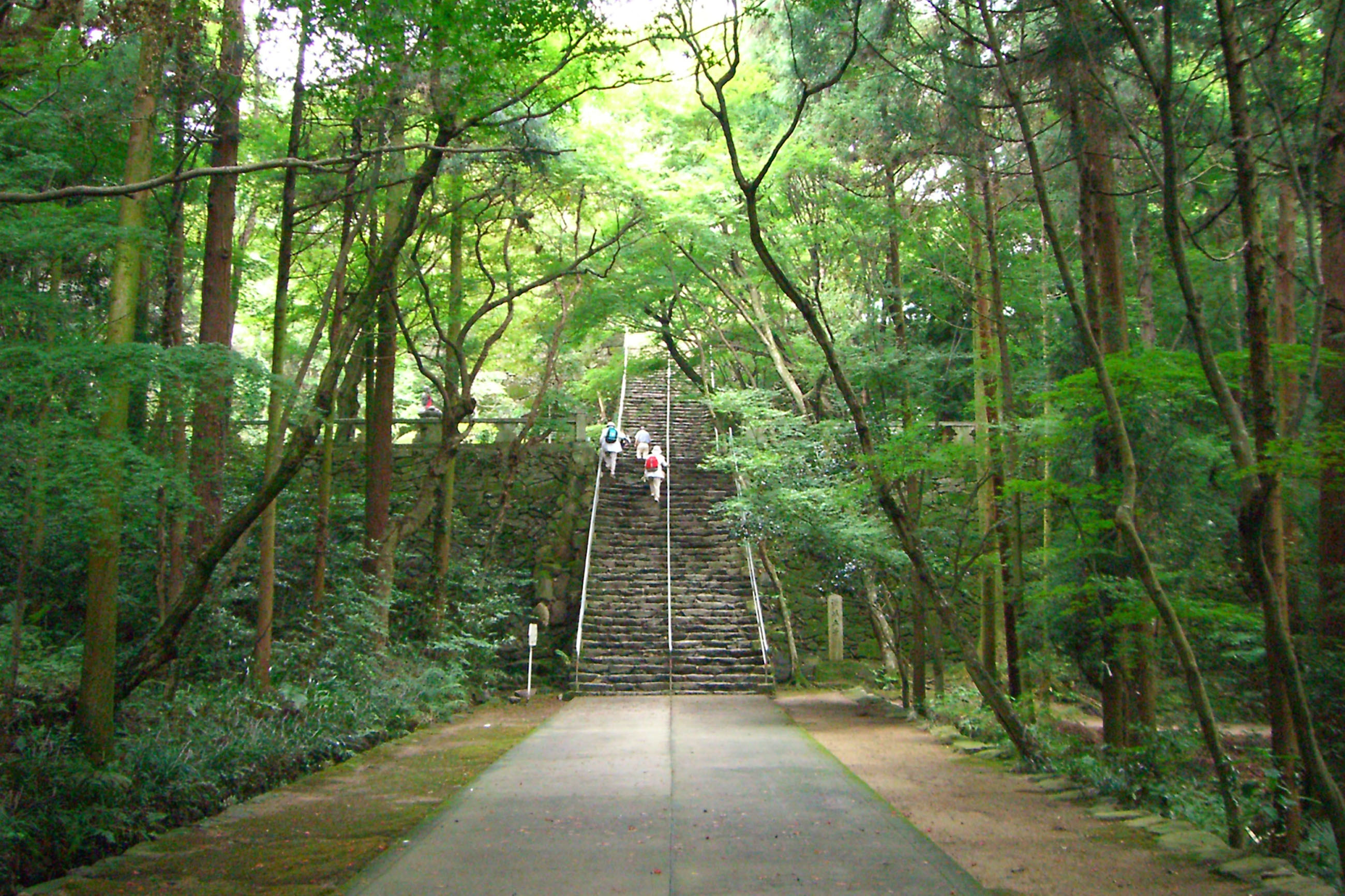 写真04：本堂への石段