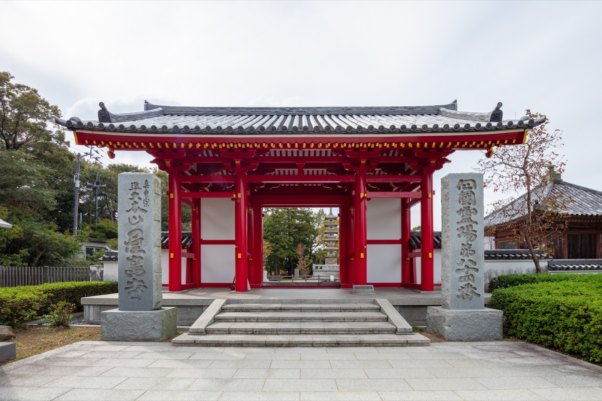 写真10：山門